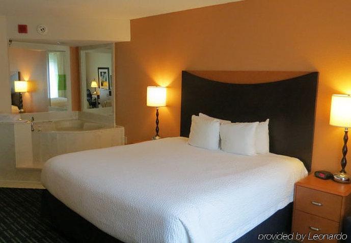 Fairfield Inn & Suites קלארקסוויל מראה חיצוני תמונה
